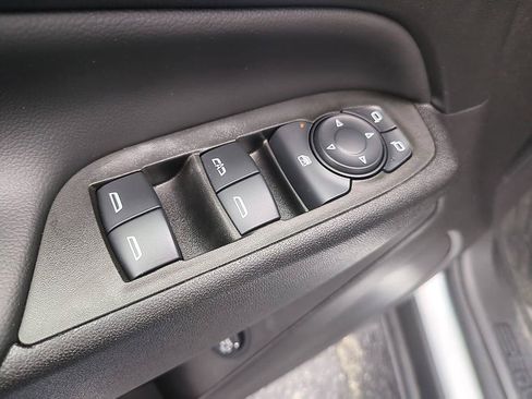 Used 2024 Chevrolet Equinox LT FWD image 12