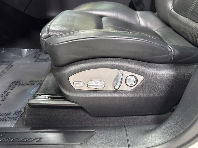 Used 2024 Porsche Macan w/ Premium Plus Package AWD/4WD image 7