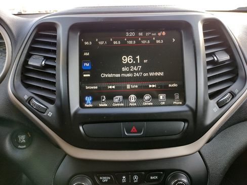 Used 2016 Jeep Cherokee Latitude w/ Comfort & Convenience Group image 3