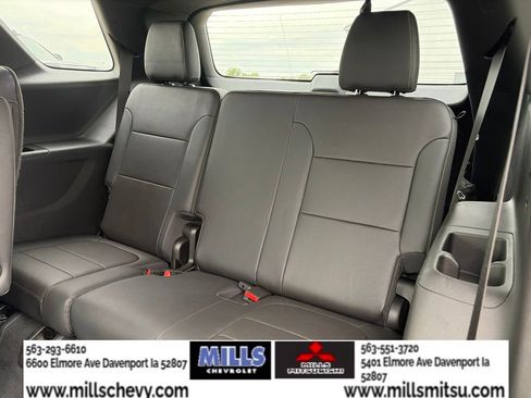 Used 2023 Chevrolet Traverse Premier w/ Redline Edition FWD image 19