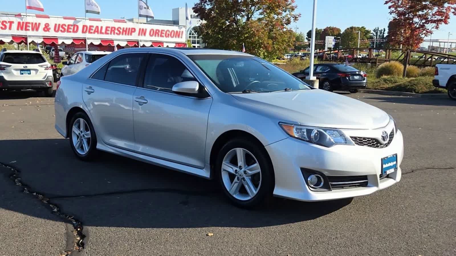 Used 2013 Toyota Camry SE FWD image 2