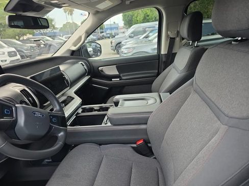 Certified 2025 Ford Expedition Active RWD image 5