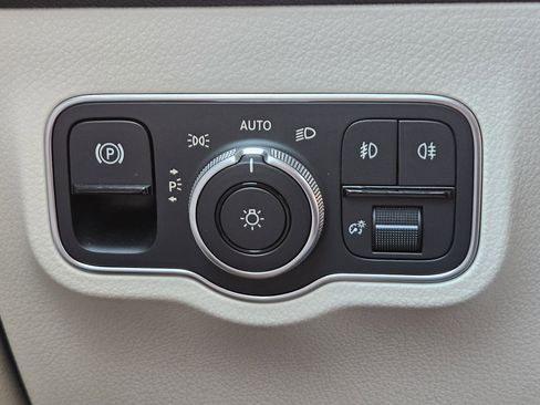 Certified 2025 Mercedes-Benz GLB 250 image 22