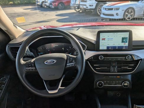 Used 2020 Ford Escape SE image 18