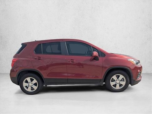 Certified 2021 Chevrolet Trax LS w/ Tint and Cruise Package FWD image 4
