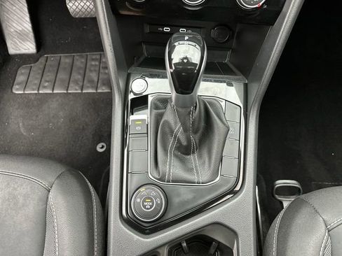 Used 2023 Volkswagen Taos SE w/ Panoramic Sunroof Package image 19