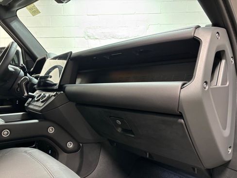 New 2026 Land Rover Defender 130 X-Dynamic SE image 30