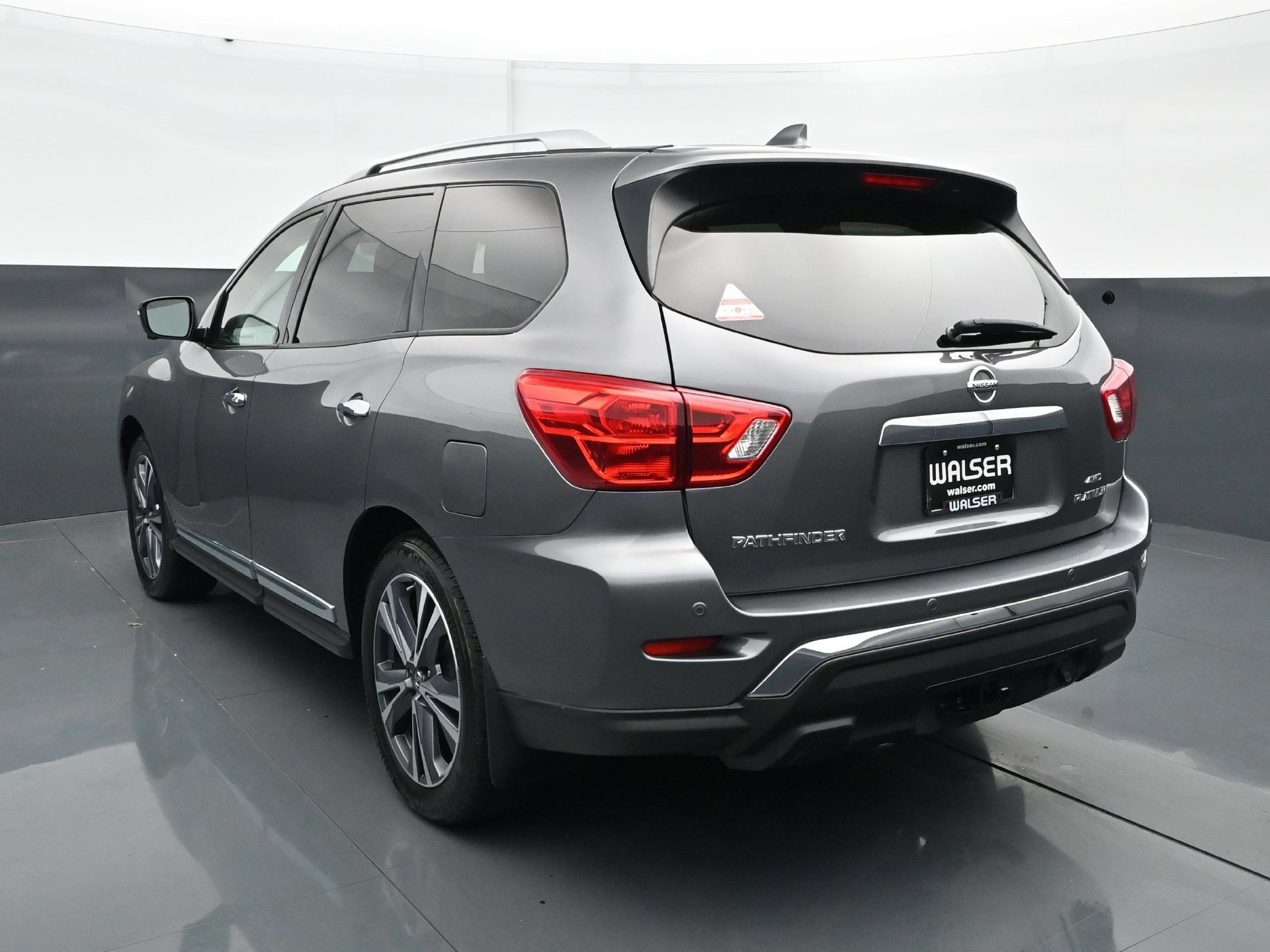 Used 2019 Nissan Pathfinder Platinum AWD/4WD image 5