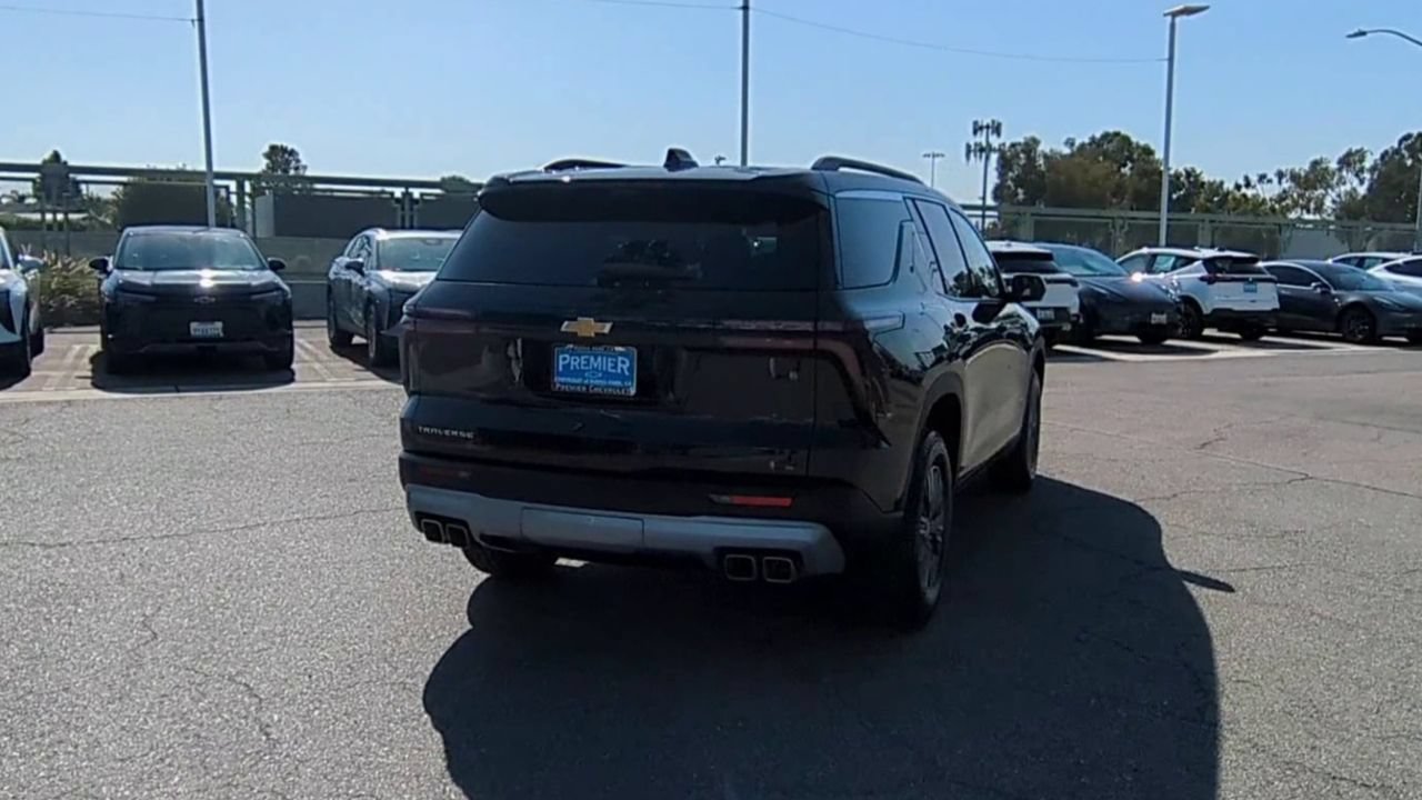 Used 2026 Chevrolet Traverse LT w/ Driver Confidence Package FWD image 7