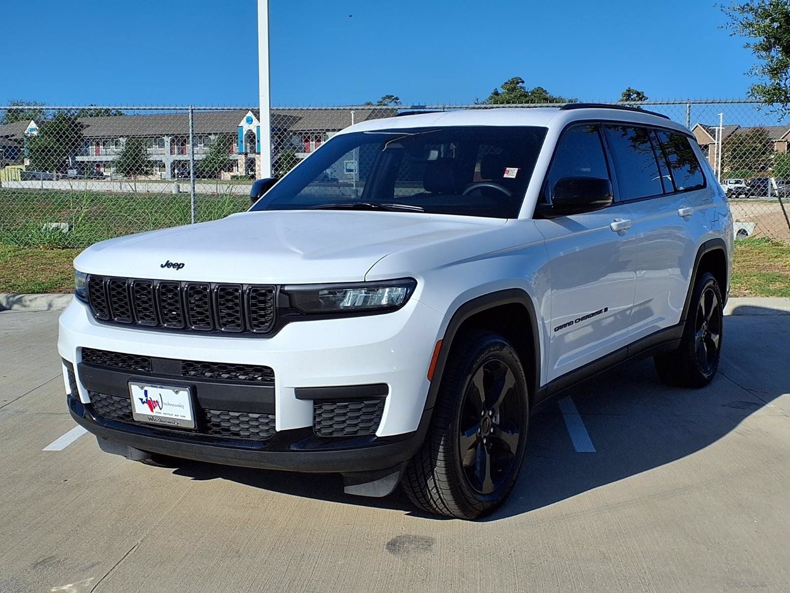 Used 2023 Jeep Grand Cherokee L Laredo AWD/4WD image 3