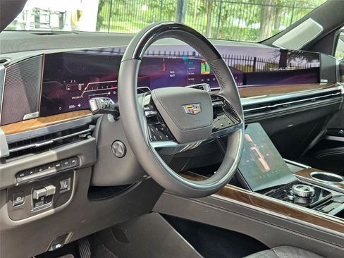 Used 2025 Cadillac Escalade Sport Platinum w/ LPO, ONYX Package AWD/4WD image 7