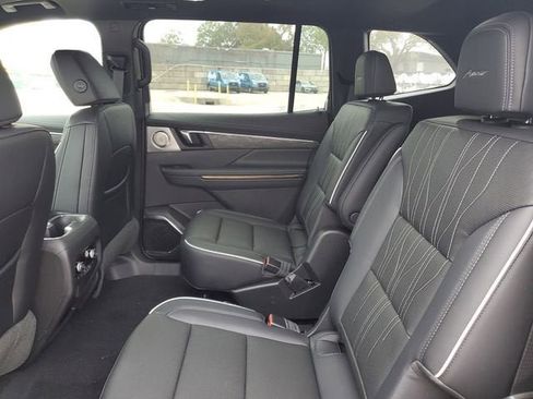 New 2026 Buick Enclave Avenir w/ Super Cruise Package FWD image 11