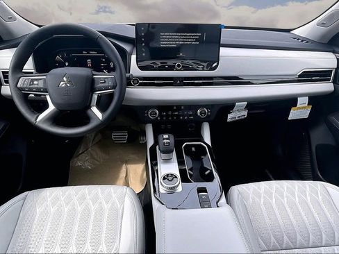 New 2026 Mitsubishi Outlander SEL image 5