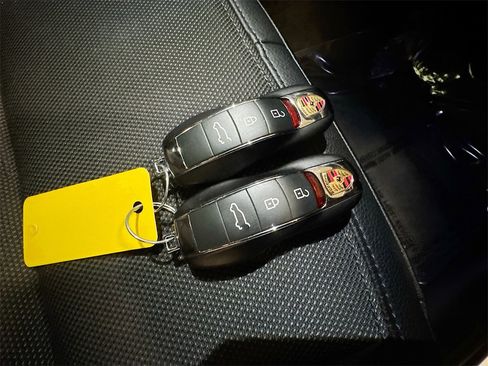 Used 2022 Porsche Macan image 40