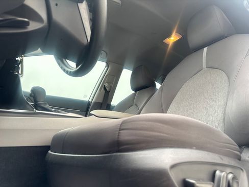 Used 2022 Toyota Camry LE image 10