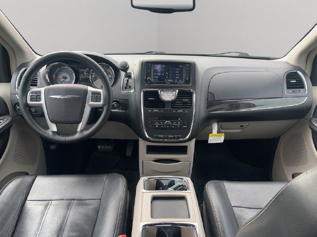 Used 2015 Chrysler Town & Country Touring-L w/ Driver Convenience Group FWD image 19
