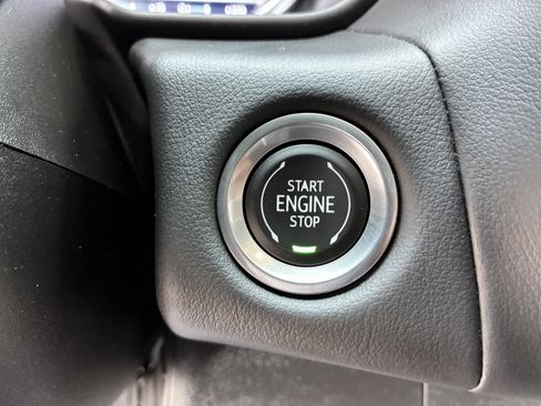 Used 2022 Chevrolet Tahoe Z71 w/ Luxury Package AWD/4WD image 35