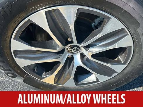 Used 2023 Toyota Highlander XLE AWD/4WD image 6
