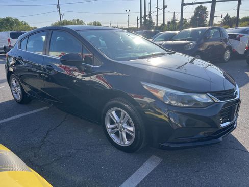 Used 2017 Chevrolet Cruze LT w/ Sun And Sound Package image 3