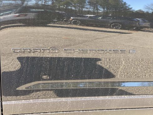 New 2025 Jeep Grand Cherokee Limited w/ Trailer Tow Package image 8