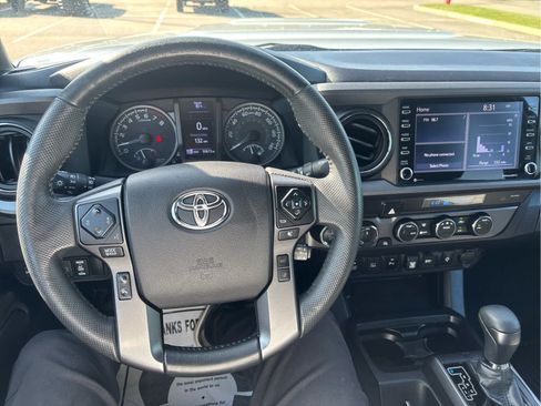 Used 2021 Toyota Tacoma TRD Sport w/ Technology Package AWD/4WD image 2