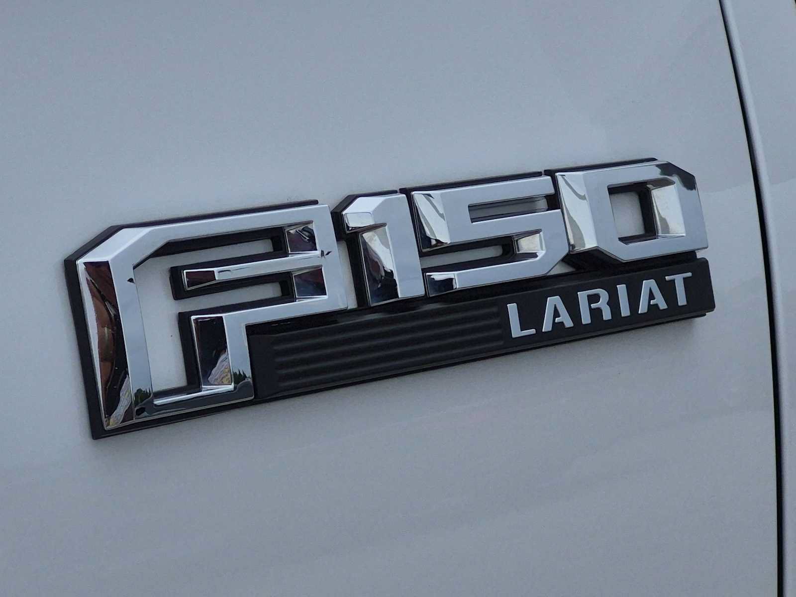 Used 2017 Ford F150 Lariat w/ Equipment Group 502A Luxury AWD/4WD image 12