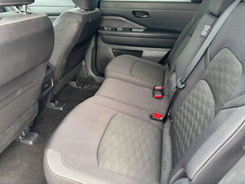 Used 2024 Nissan Pathfinder SV image 24