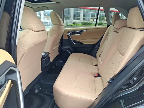 Used 2020 Toyota RAV4 XLE w/ Convenience Package AWD/4WD image 11