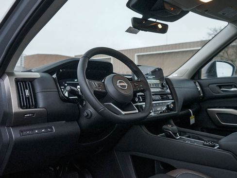 New 2025 Nissan Pathfinder Platinum w/ Black Appearance Package image 19