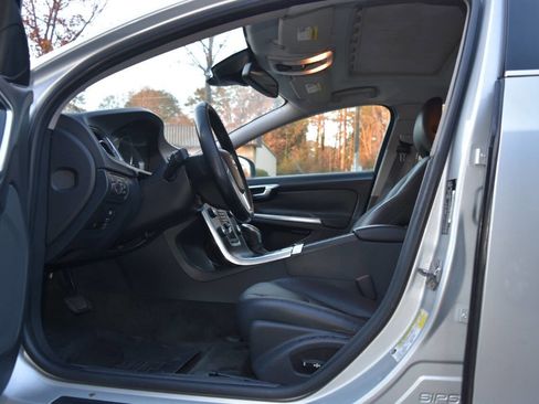 Used 2015 Volvo V60 T5 Premier image 21