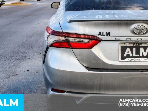 Used 2023 Toyota Camry SE image 13