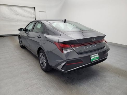 Used 2024 Hyundai Elantra SEL image 3