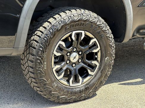 Used 2024 Chevrolet Silverado 1500 ZR2 AWD/4WD image 32