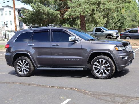 Used 2018 Jeep Grand Cherokee Overland AWD/4WD image 2