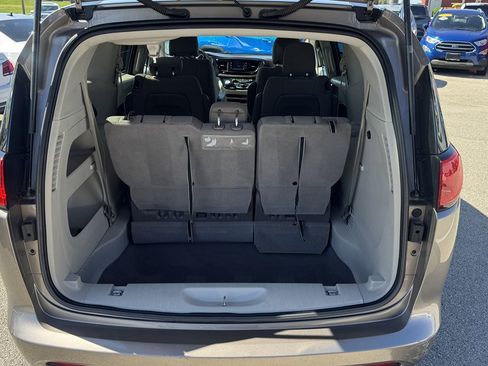 Used 2017 Chrysler Pacifica LX FWD image 9