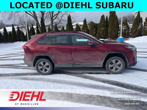Used 2022 Toyota RAV4 XLE w/ Convenience Package image 2