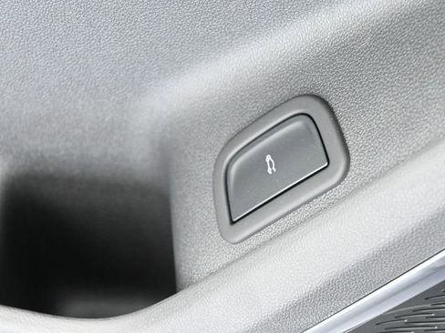 New 2026 Chevrolet Traverse RS w/ LPO, Floor Liner Package FWD image 38