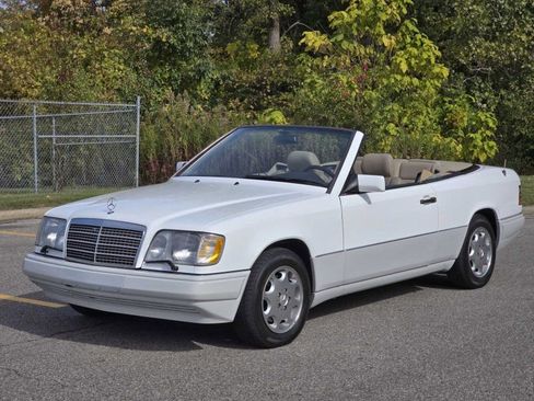 Used 1995 Mercedes-Benz E 320 Convertible image 3