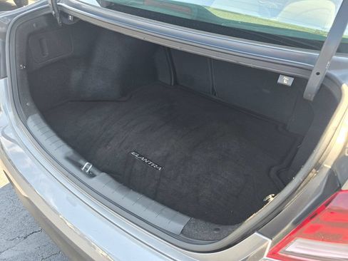 Used 2020 Hyundai Elantra SE FWD image 12