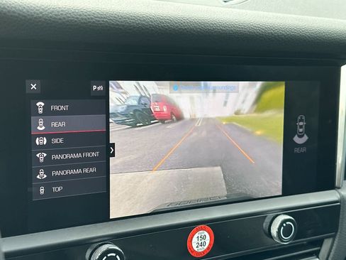 Certified 2025 Porsche Macan AWD/4WD image 22