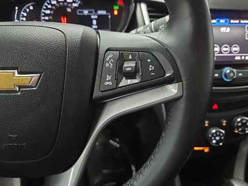 Used 2021 Chevrolet Trax LT w/ LT Convenience Package AWD/4WD image 20