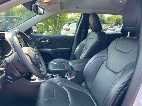 Used 2019 Jeep Cherokee Limited AWD/4WD image 23