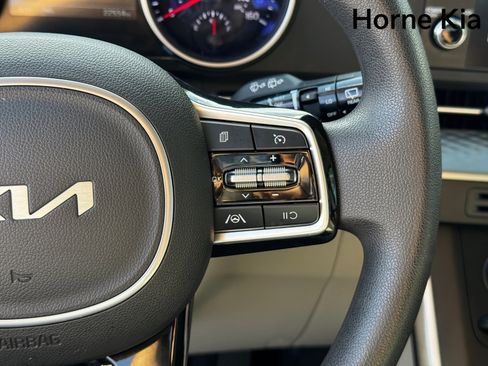 Certified 2024 Kia Carnival LX image 20