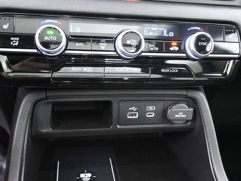 Used 2023 Honda Pilot Touring image 13