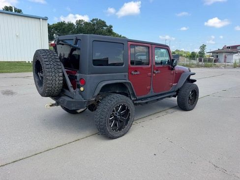 Used 2012 Jeep Wrangler Unlimited Rubicon w/ Connectivity Group AWD/4WD image 3