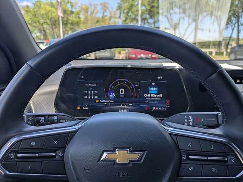 Used 2025 Chevrolet Equinox LT FWD image 29