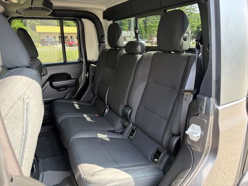 Used 2023 Jeep Gladiator Sport AWD/4WD image 23