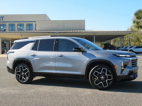 New 2026 Chevrolet Traverse High Country image 2