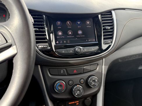 Used 2022 Chevrolet Trax LT w/ LT Convenience Package image 17