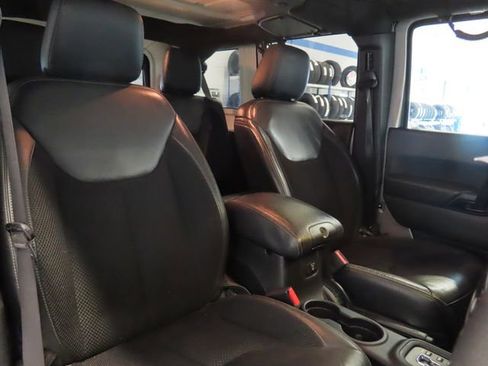 Used 2017 Jeep Wrangler Unlimited Sahara AWD/4WD image 5